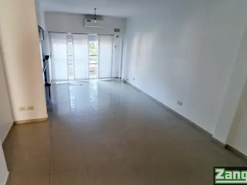 Departamento en Venta en Parque Chacabuco, USD 108.000