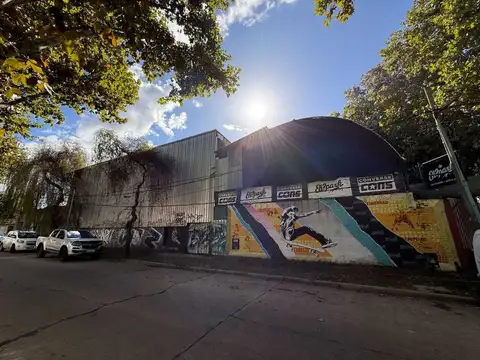 Galpon en Venta en Bernal, USD 400.000