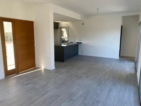 Casa 3 ambientes con 2 baños