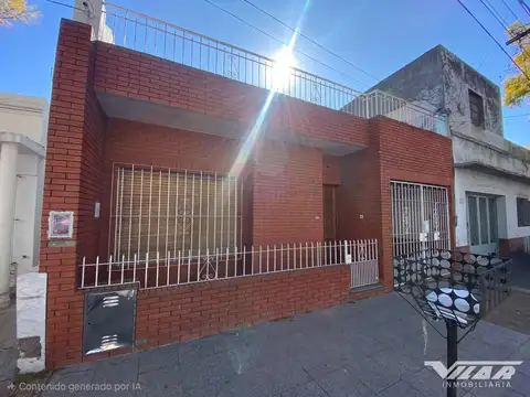 Casa 3 amb con Depto 1 amb, en venta. terreno 8.66x35.00 a metros de Av. Laprida. Villa Martelli