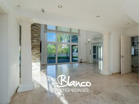 Casa 6 ambientes con 4 baños