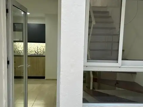 PH un dormitorio con patio en venta Lourdes