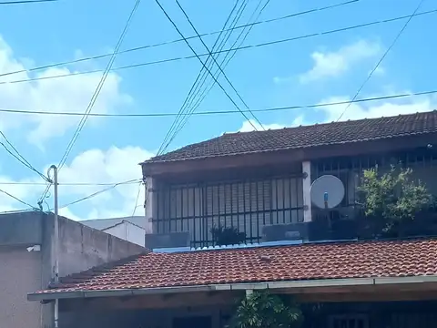 Duplex tres ambientes con cochera y patio