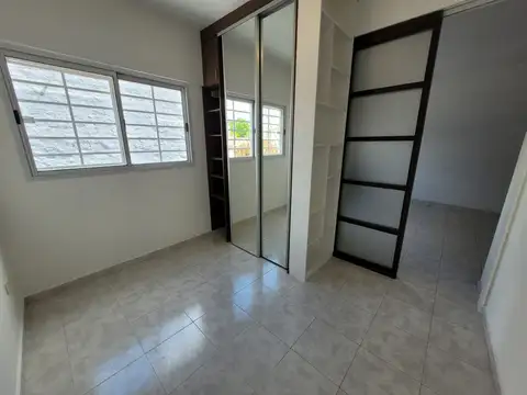 Departamento en Alquiler en Lomas del Mirador, $ 420.000