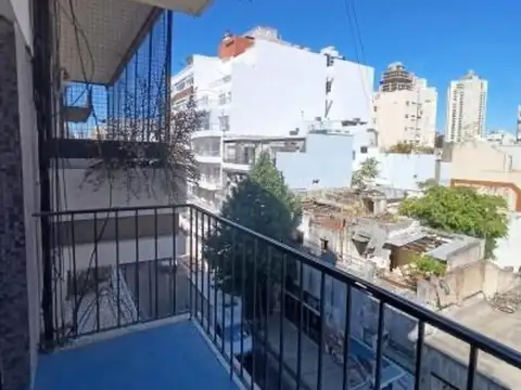 Monoambiente divisible con balcon.  Listo para mudarse!