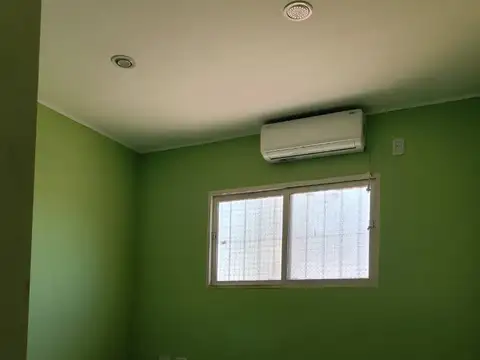 Casa en Alquiler con 1 cochera