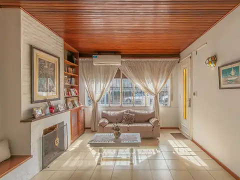 Casa 5 ambientes con 2 baños