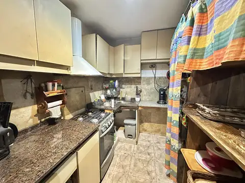 Casa 6 ambientes con 2 baños