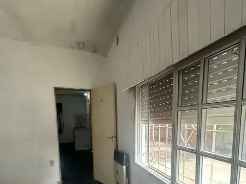 VENTA CASA EN LOTE PROPIO 2 AMBIENTES ALE. KORN