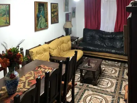 Venta de Casa en Malvinas Argentinas cuatro ambientes.
