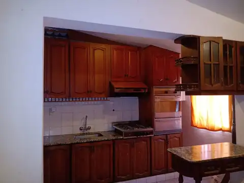 Casa en Alquiler con 1 cochera