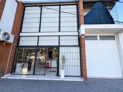 Excelente local con galpón y deposito
