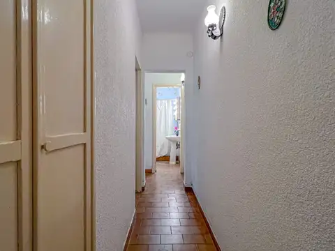 PH 3 ambientes, con patio y parrilla, centro.