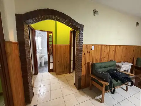 CHALET 5 AMB. A  MTRS DE AV. LA PLATA , QUILMES