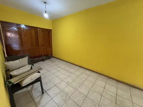 Casa 5 ambientes con 1 baño