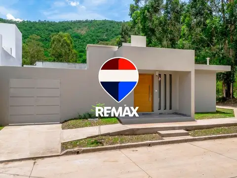 CASA 2 DORM VENTA UNIVERSIDAD CATOLICA ESQUINA