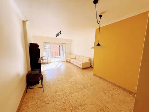VENTA 4 AMBIENTES CON DEPENDENCIA COCHERA y BAULER