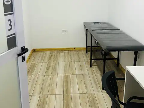 Consultorios / Locales en Alquiler - Frente al Parque Saavedra