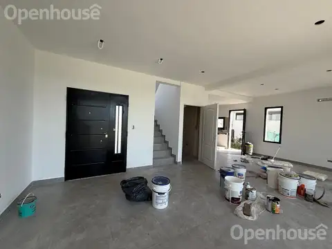 Casa en Venta con 3 cocheras