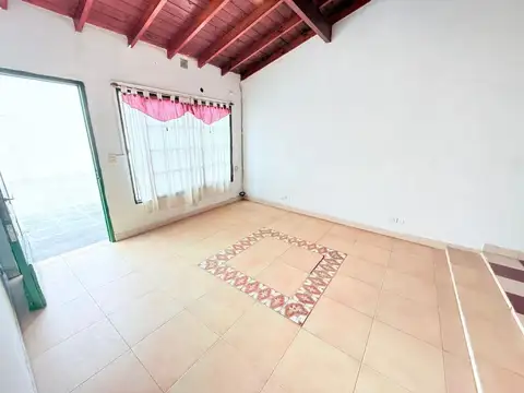 Casa en Alquiler con 2 cocheras