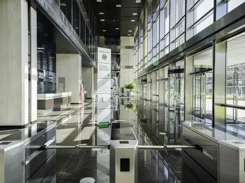 Oficina en Venta con 12 cocheras