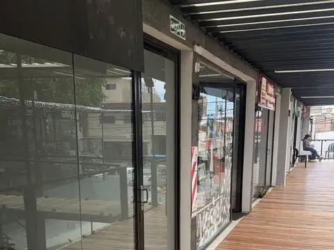 ALQUILER Local Comercial en Street Mall Las Heras