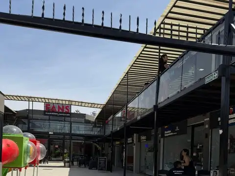 ALQUILER Local Comercial en Street Mall Las Heras
