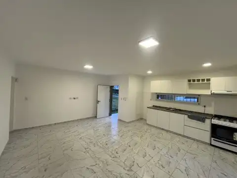 Casa en Alquiler con 2 cocheras