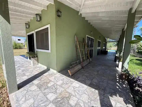 Casa en Alquiler con 2 cocheras