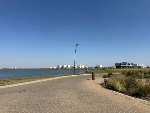 Venta Lote Puertos del Lago Barrio Amarras esquina