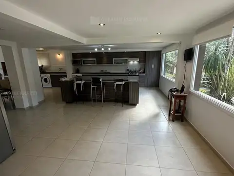 Casa en Venta con 5 cocheras