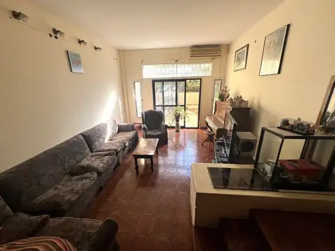 CASA 5 AMBIENTES  JARDIN  COCHERA  ESCRITORIO