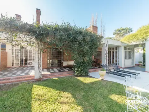 Venta - Casa 4 dormitorios con jardín y pileta - 400 m2 - Fisherton, Rosario.