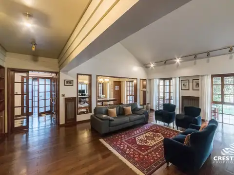 Casa en Venta con 2 cocheras