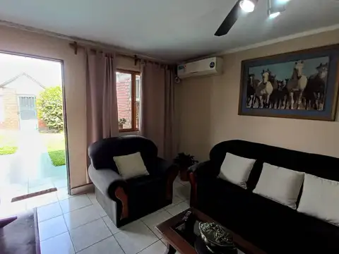 Casa en Alquiler con 1 cochera