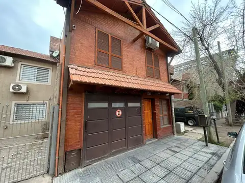 VENTA CASA DUPLEX 3 DORMITORIOS ZONA CASINO