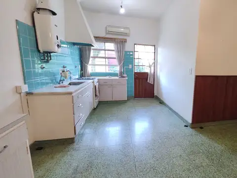 Amplia Casa de 4 Ambientes Todo en Pb con Jardín en Alquiler - Diponible Desde Diciembre 2026
