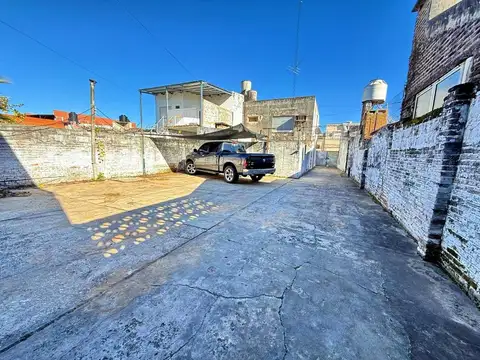 Galpón con vivienda a 8 cuadras de la plaza principal