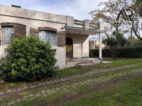 Casa en venta c/ cochera en Lezica