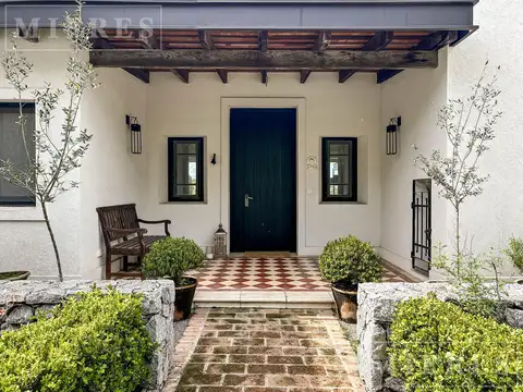 Casa 7 ambientes con 4 baños