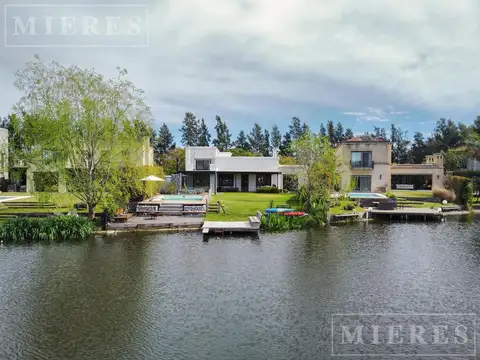 Espectacular casa en Venta en Barrio La Laguna