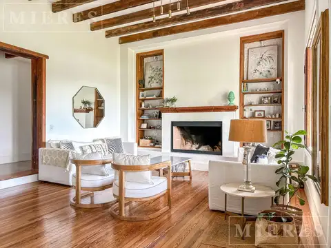 Casa en Venta con 4 cocheras
