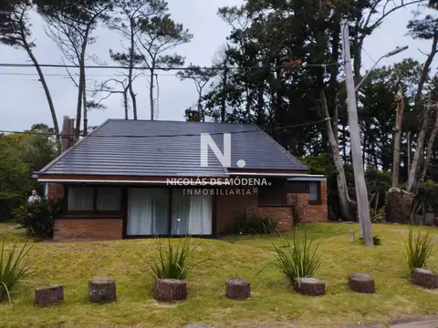 Alquila casa en el barrio de San Rafael de 4 dormitorios con parrillero 