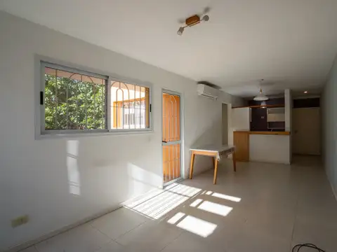 Depto Tipo Casa 4 ambientes con 2 baños