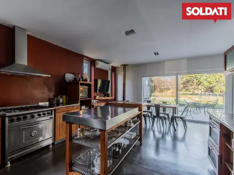 SOLDATI, en exclusiva, vende en Ayres de Pilar casa muy solida. Excelente lote, piscina
