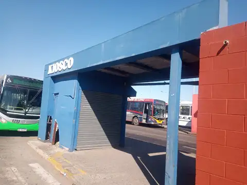 LOCAL COMERCIAL EN ESTACION DE COLECTIVOS
