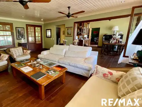 Casa en Venta con 4 cocheras