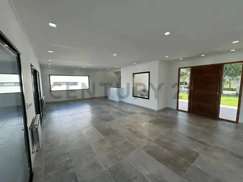 Casa 4 ambientes con 3 baños