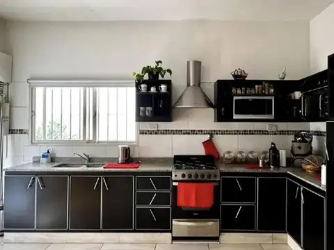 CASA 3 AMBIENTES EN EXCELENTE ZONA DE PADUA