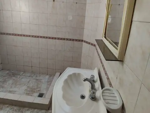 Departamento al fondo, en planta Alta,  en alquiler en Boulogne